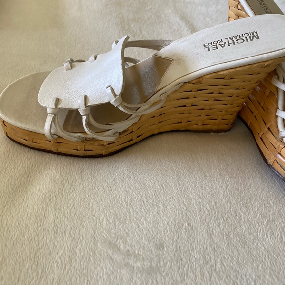 White Michael Kors platform sandals - Picture 2 of 7